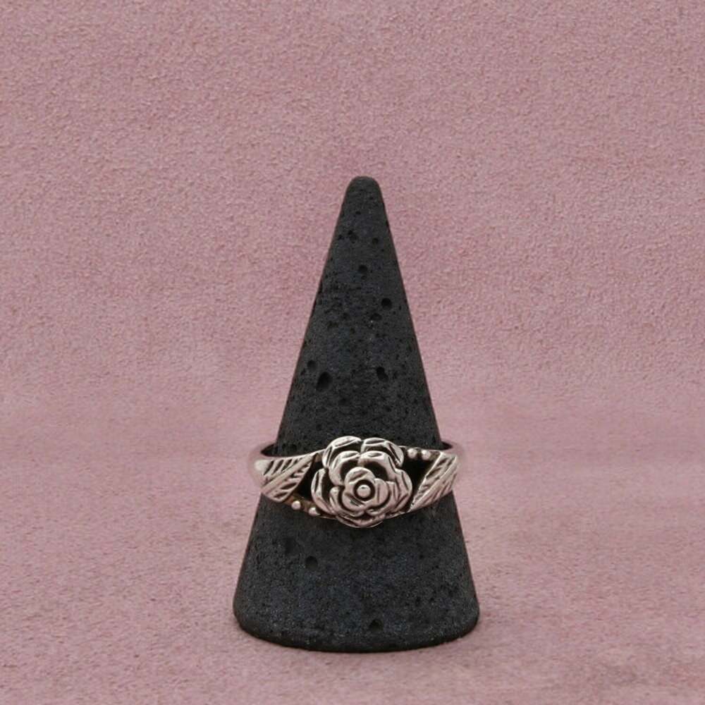 Sterling Silver Vintage Rose Rose Motif Leaf Shoulders Relief Detail Ring 11